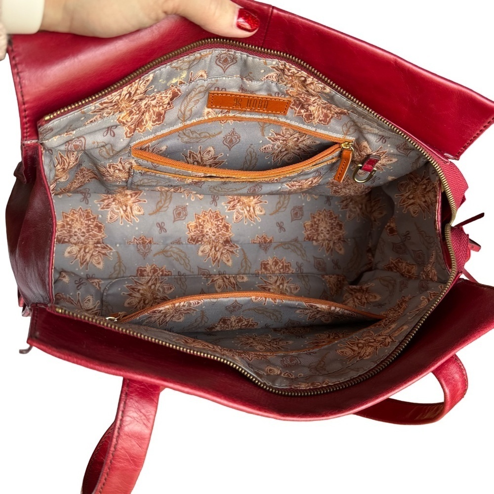 Hobo Broker Tote Cardinal - Picture 9 of 12
